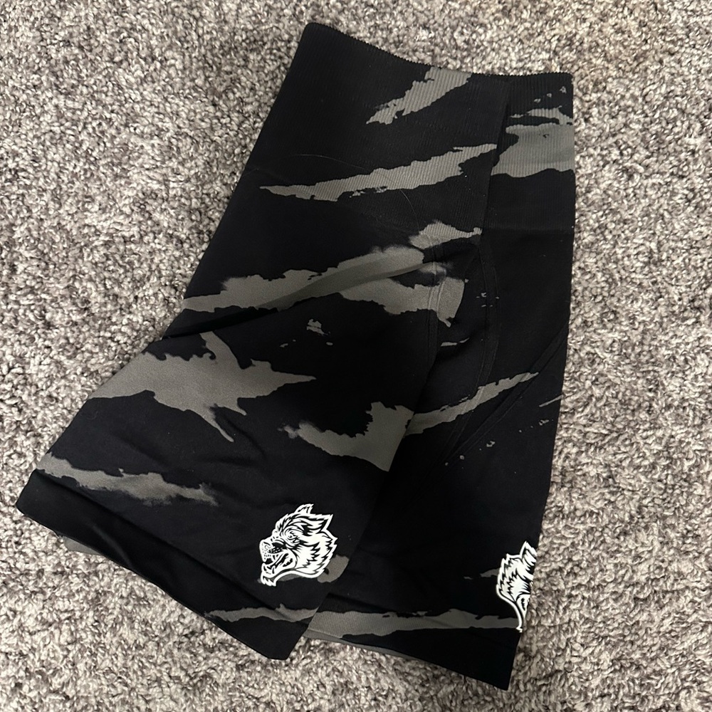 Darc Sport SHE - Size M Camouflage Shorts NEVER WORN
